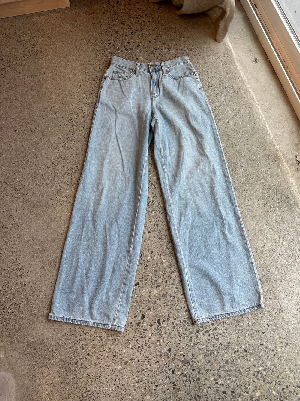 Universal Thread 00/24R Relaxed Wide Leg Jeans Light Wash Blue Denim High Rise
